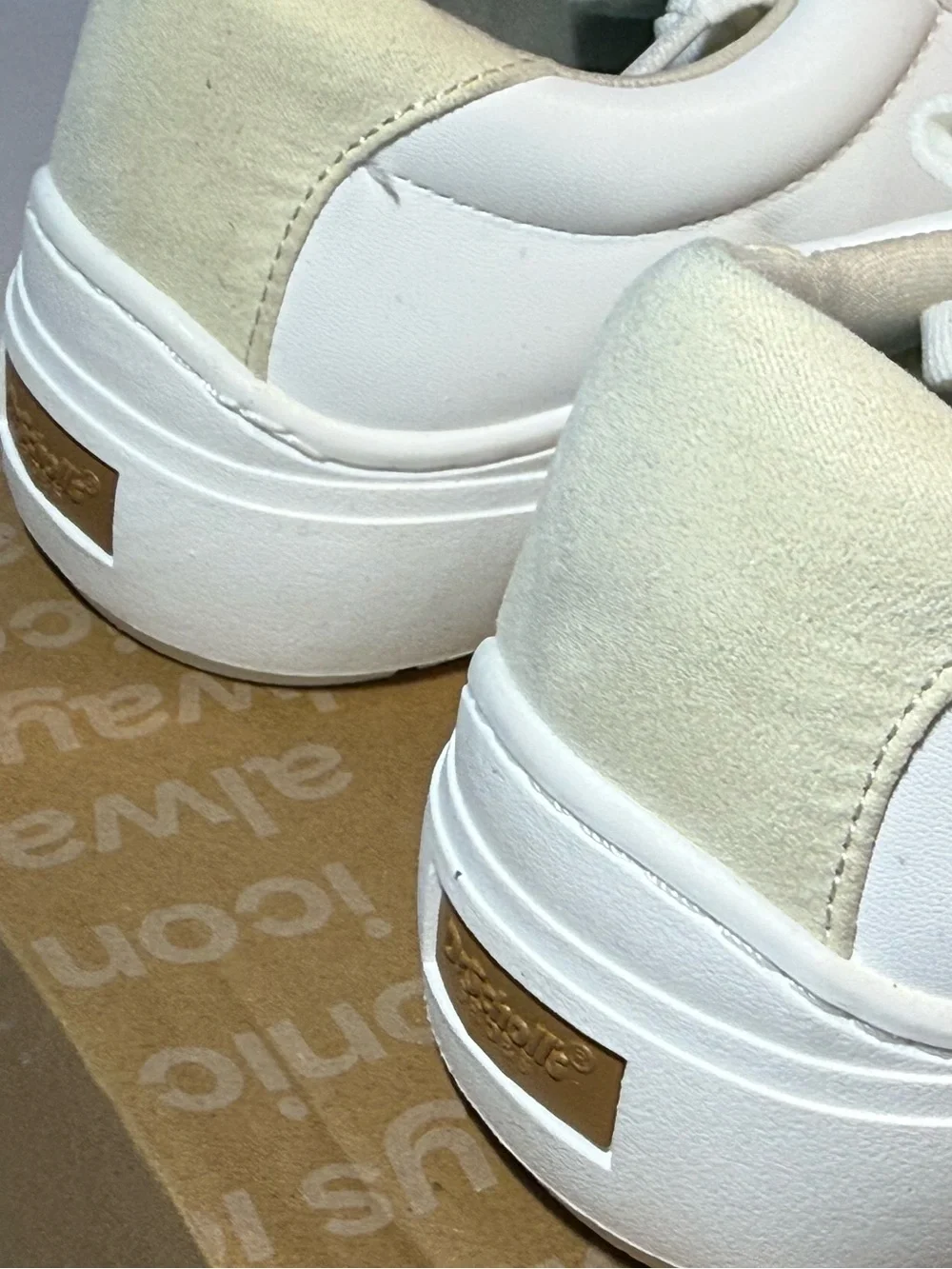 Dr Scholls Women’s Time Off Sneaker. White Faux Leather. 8.5 Medium